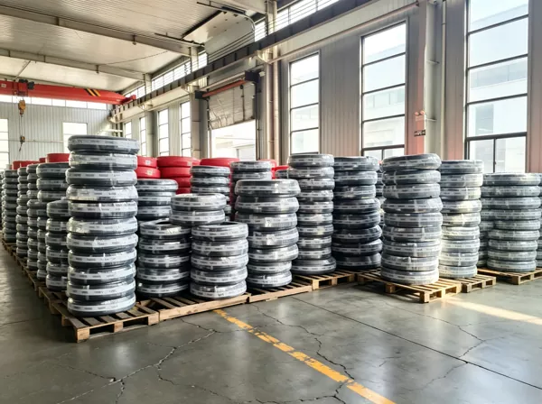 직물 강화 고무 호스는 어떻게 작동합니까? Hebei Zhehan Rubber & Plastic Products Co., Ltd.는 산업용 유연한 이송 호스의 핵심 원리를 설명합니다.